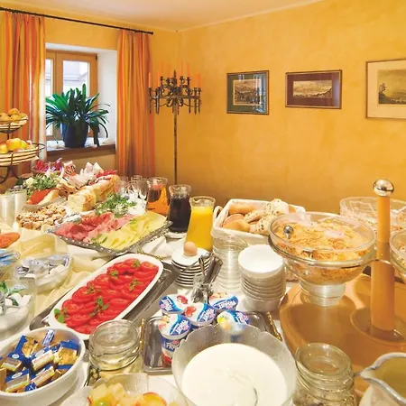 Altstadt-hotel Zum Hechten Отель Фюссен