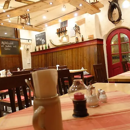 Hotel Altstadt-hotel Zum Hechten 3*